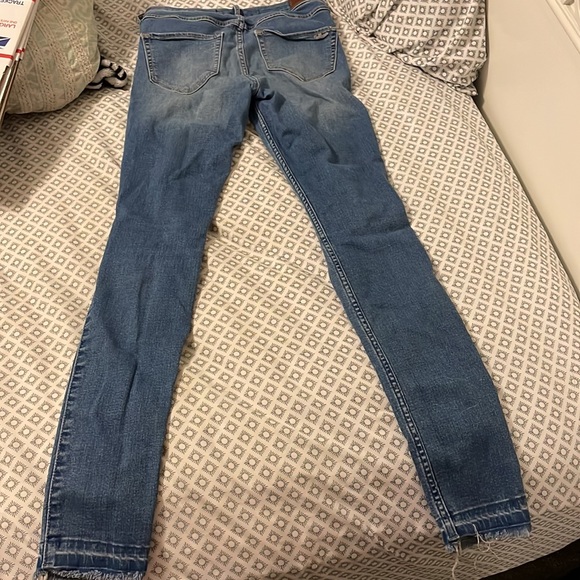 Hollister High-Rise Ripped Super Skinny Jeans - Picture 6 of 6